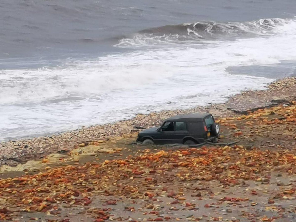 The mystery of the 4x4 jeep stuck in the sand at Blackhall Beach 