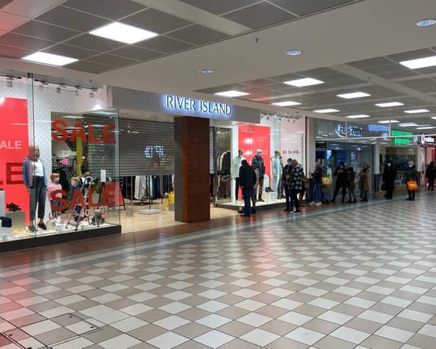 Shoppers queueing outside River Island on Boxing Day./Photo: Frank Reid
