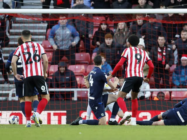 Sunderland's Ellis Simms (second right) scores his sides second goal of the game in the 90th minute during the Sky Bet Championship match.
