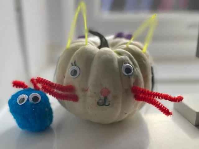 The cute smile on this pumpkin cat makes a change from all of the scary designs. By Evie-Rose, age 7. Celebrating National Pumpkin Day and Halloween with Kirstie-Anne Richardson and Evie-Rose.