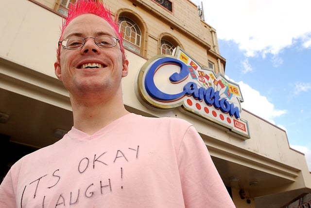 Carlton Bingo Club employee, Andrew Henderson, dyes his hair pink for breast cancer awareness in 2005.