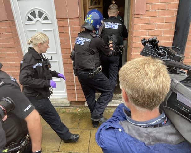 Cleveland Police carry out a drugs raid in Derwent Street, Hartlepool. Picture by FRANK REID