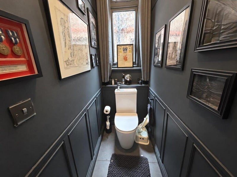 On the ground floor there is also a guest toilet.