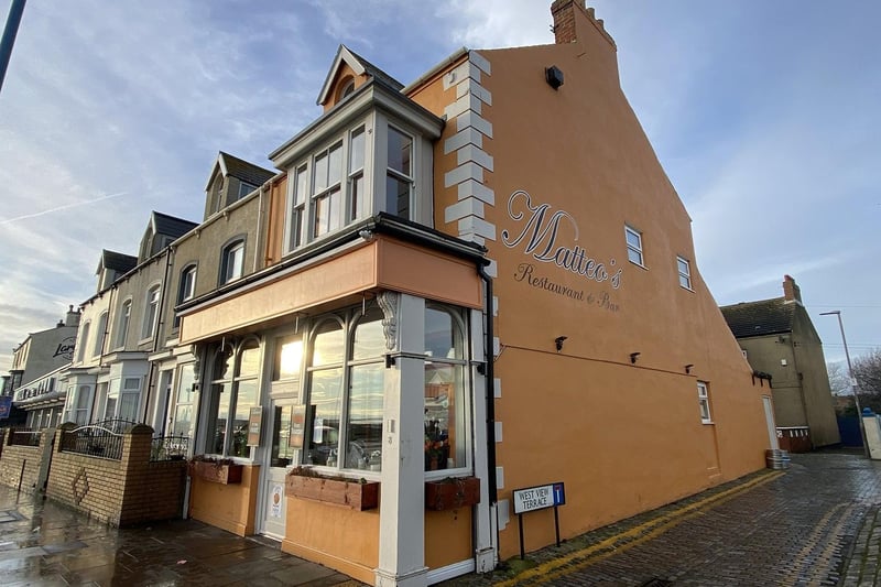 Matteo's offers authentic Italian food with a cosy atmosphere and stunning sea view. This eatery has a rating of 4.5 out of 5 with 376 reviews.