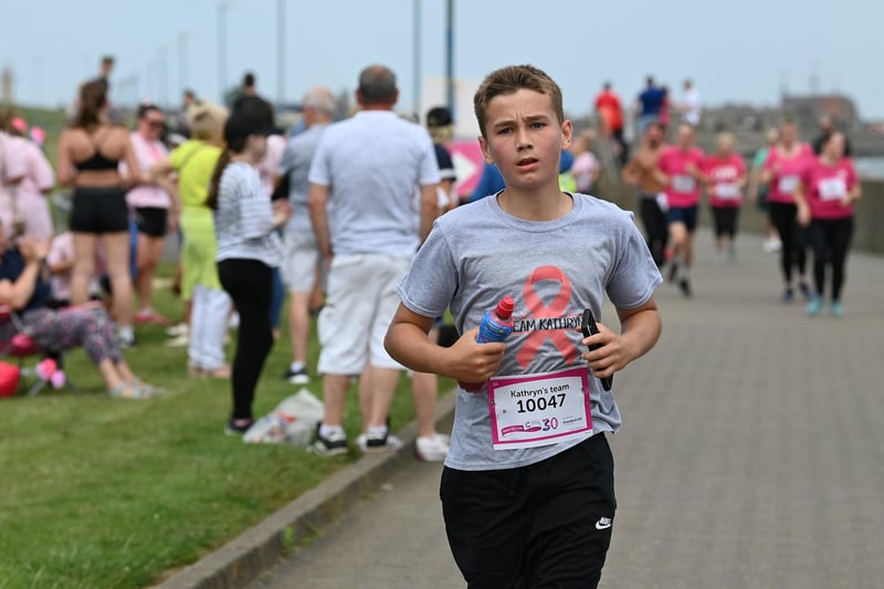 A young runner concentrates on the course ahead.