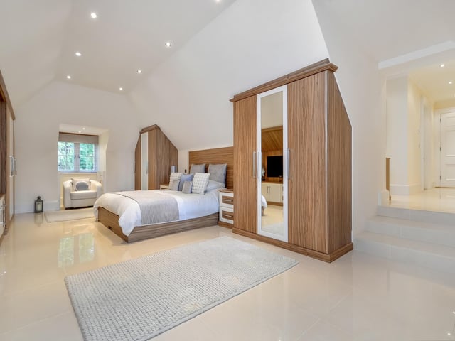 The house has six bedrooms and all of them are en-suites.