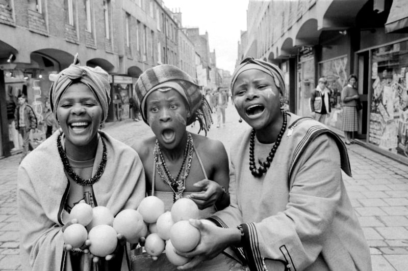 The Vuisisizine Players from Capetown South Africa promote their Edinburgh Festival show by 'selling' oranges in the city's Rose Street in August 1987.