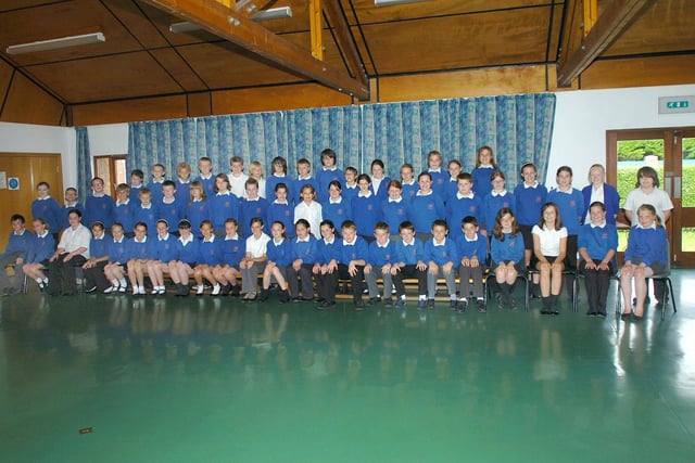 Lots of leavers at Eldon Grove Primary in 2007.