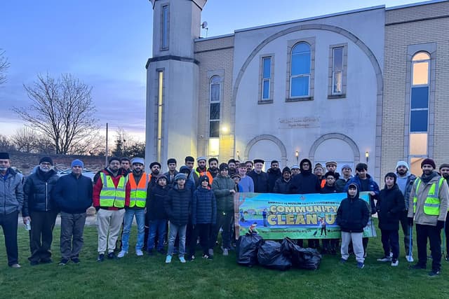 Hartlepool Muslim community marks New Year with neighbourhood clean up