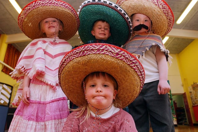 Back to 2005 for this Mexican hat scene but who can tell us more?