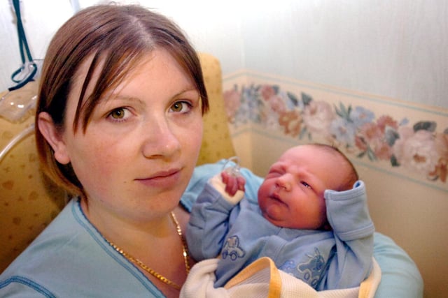Pauline Stainsby gives birth to her son Luke, the first new baby of 2008, at the University Hospital of Hartlepool.




CATCHLINE HM0108NEWYEARBABY