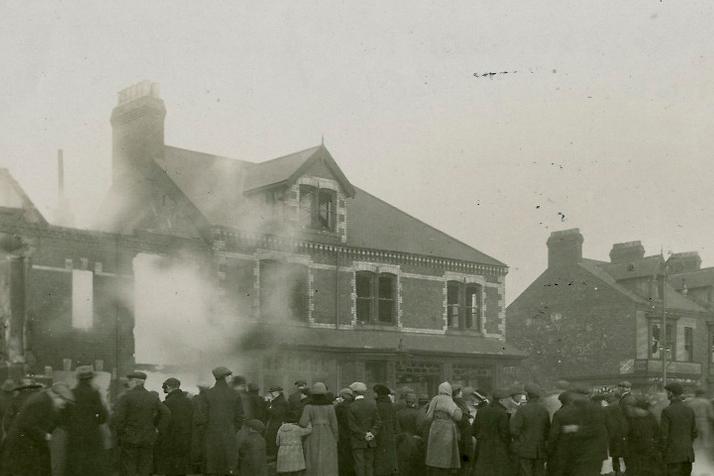 The Central public house was badly damaged in the 1922 Timber Yard fire. It was demolished in 1981. Photo:  Hartlepool Museum Service.