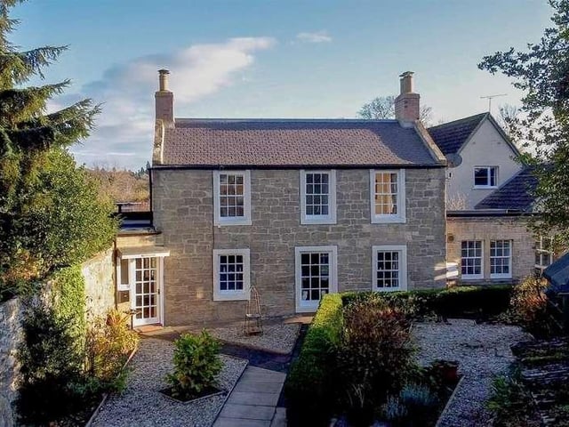 Georgian stone built property in the centre of the vibrant market town of Kelso. Offers over £250,000.