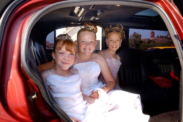 Pupils turn up at prom in a limo in 2006.