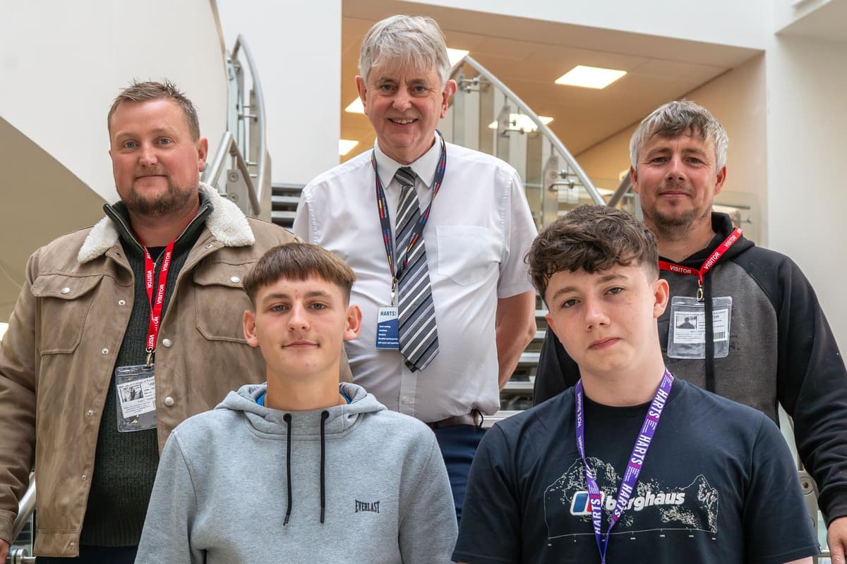 Dozent am Hartlepool College of Further Education feiert 33-jähriges ...