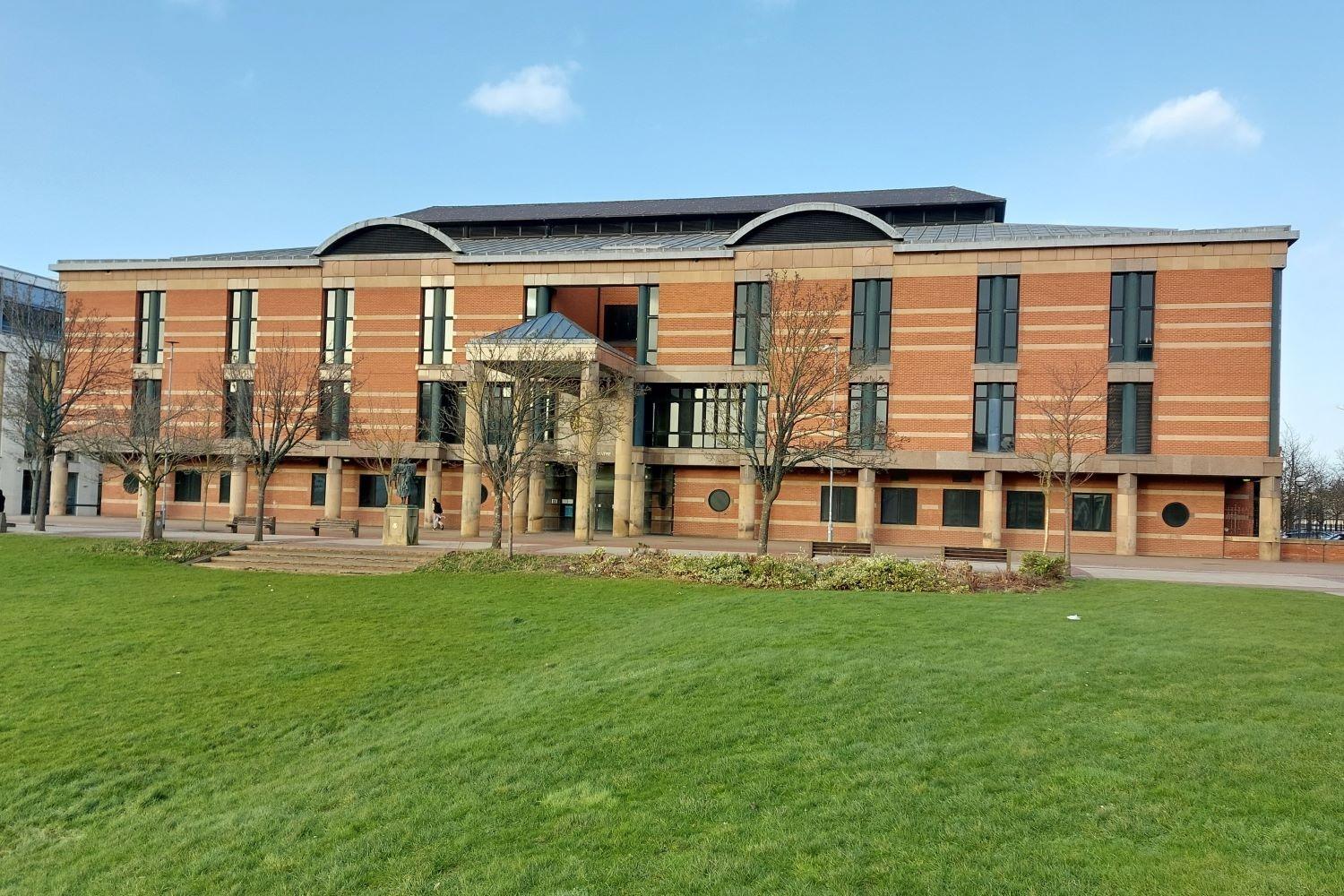 Im Mordprozess vor dem Teesside Crown Court wurden Details zur Festnahme ...