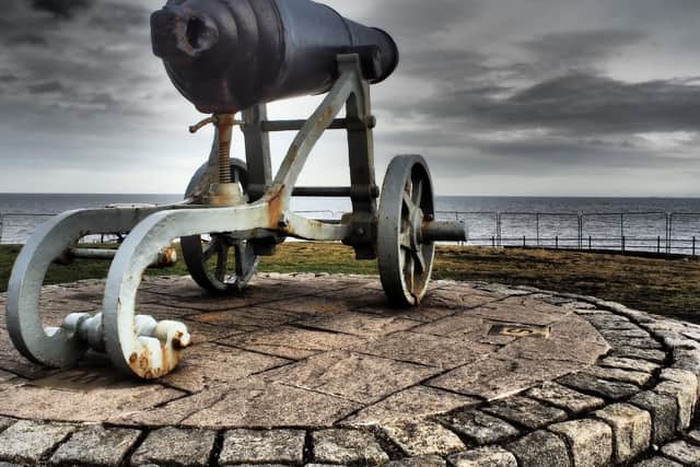 The Headland Cannon Picture by Frank Reid.