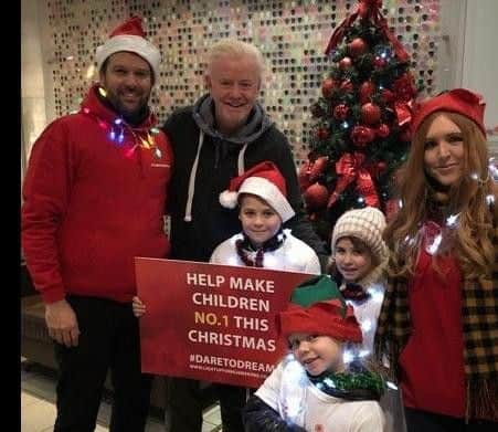 David and his children with Chris Evans during the campaign for their Christmas song.