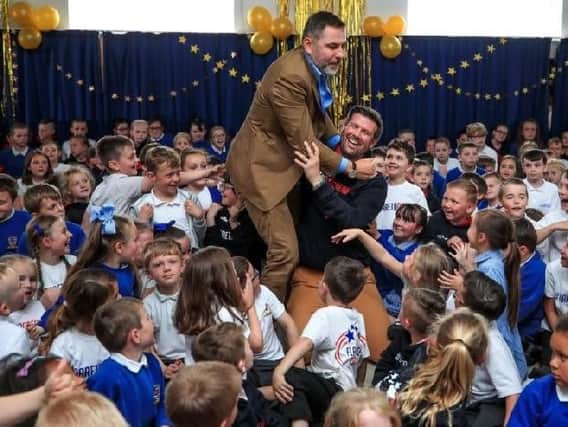 David Walliams with headteacher Dave McPartlin and the children at Flakefleet. Picture: PA