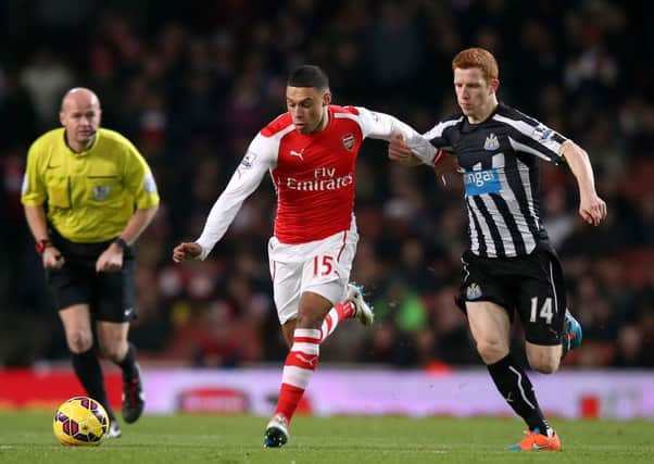 Arsenal's Alex Oxlade-Chamberlain and Newcastle United's Jack Colback (right) battle for the ball