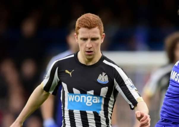 Newcastle United's Jack Colback (left) and Chelsea's Willian (right) battle for the ball
