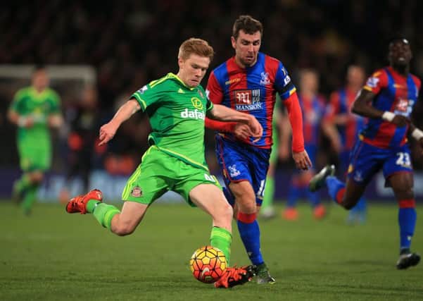 Sunderland's Duncan Watmore in action during the Barclays Premier League match at Selhurst Park, London. PRESS ASSOCIATION Photo. Picture date: Monday November 23, 2015. See PA story SOCCER Palace. Photo credit should read: Nick Potts/PA Wire. RESTRICTIONS: EDITORIAL USE ONLY No use with unauthorised audio, video, data, fixture lists, club/league logos or "live" services. Online in-match use limited to 75 images, no video emulation. No use in betting, games or single club/league/player publications.
