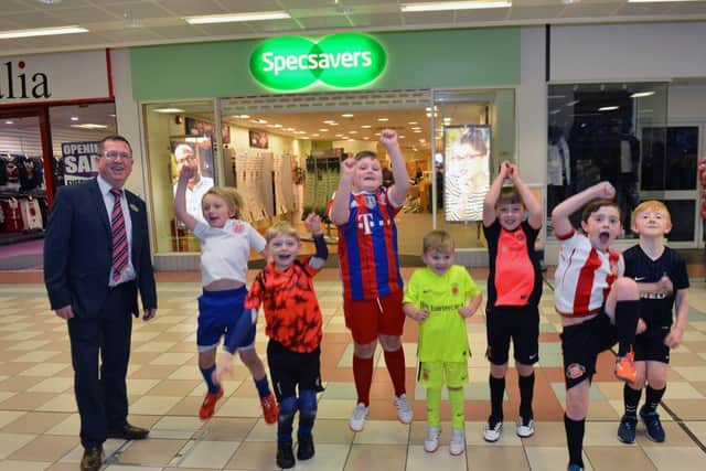 Ian Walker from Specsavers, Middleton Grange Shopping centre with Seaton United FC players (left to right) Oliver Moat, Luke D'arcy, Reece Durham, Kai Durham, Dan Hooks, Jude McGuire and Will Hinds. Picture by FRANK REID